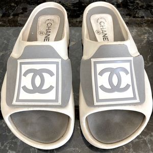 Chanel retro flip flops/slides 39/40